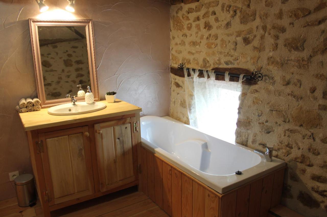 Gite La Pimparola Villa Nouic Luaran gambar